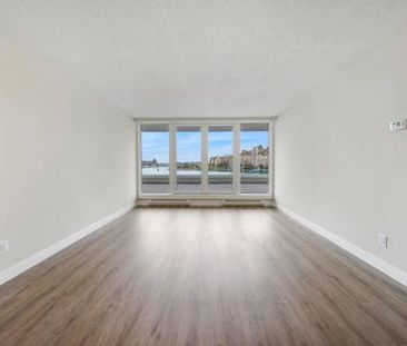 Best views in the city! 2 Bedroom Condo! - Photo 3