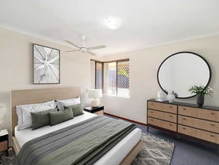 Extra large duplex - ideal location - Photo 5