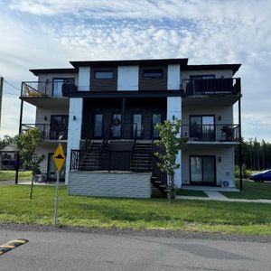 5 1/2 à louer avec espace bureau - Photo 2