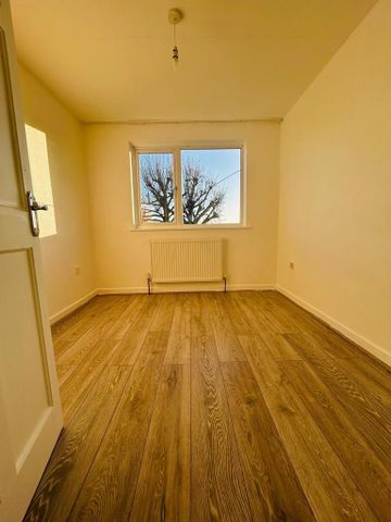 3 bedroom end of terrace house to rent - Photo 4