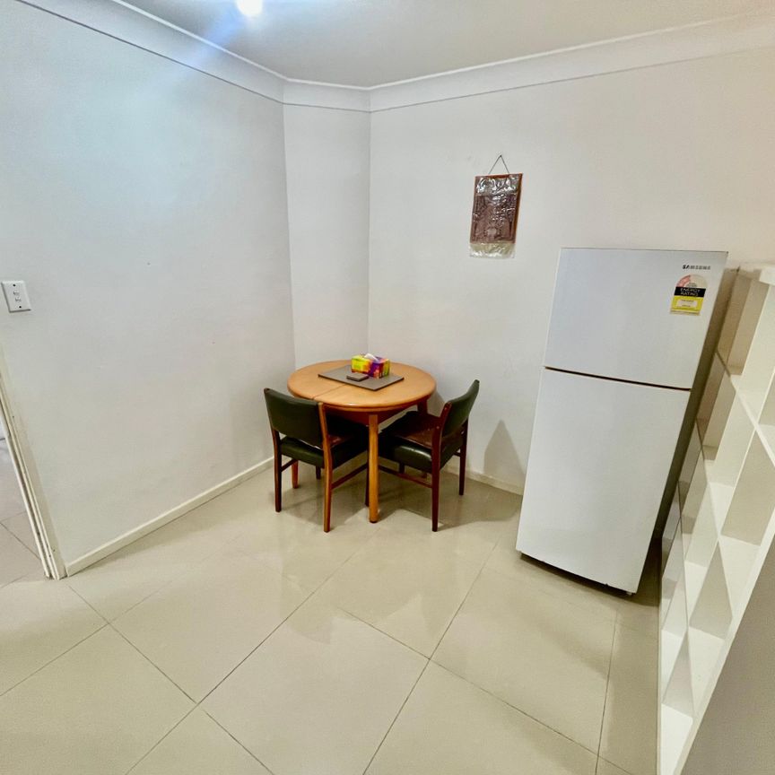 Huge Bedroom. Modern House. Top Locale. Walk to everything! - Photo 1