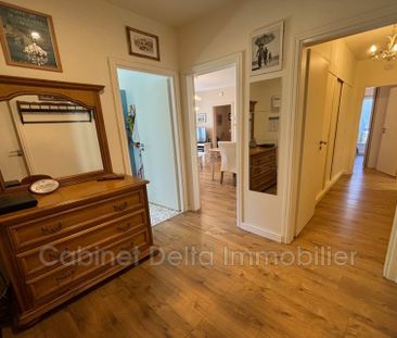 Location Appartement 3 pièces 70m² SANARY SUR MER 83110 - Photo 4