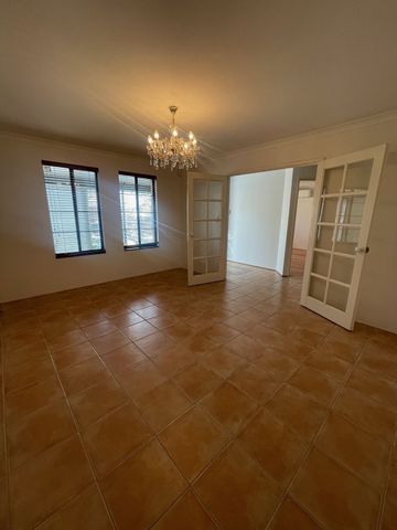 NEAT & TIDY FAMILY HOME! - Photo 3