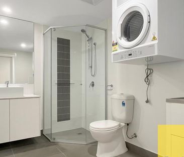 STUNNING APARTMENT - Photo 3