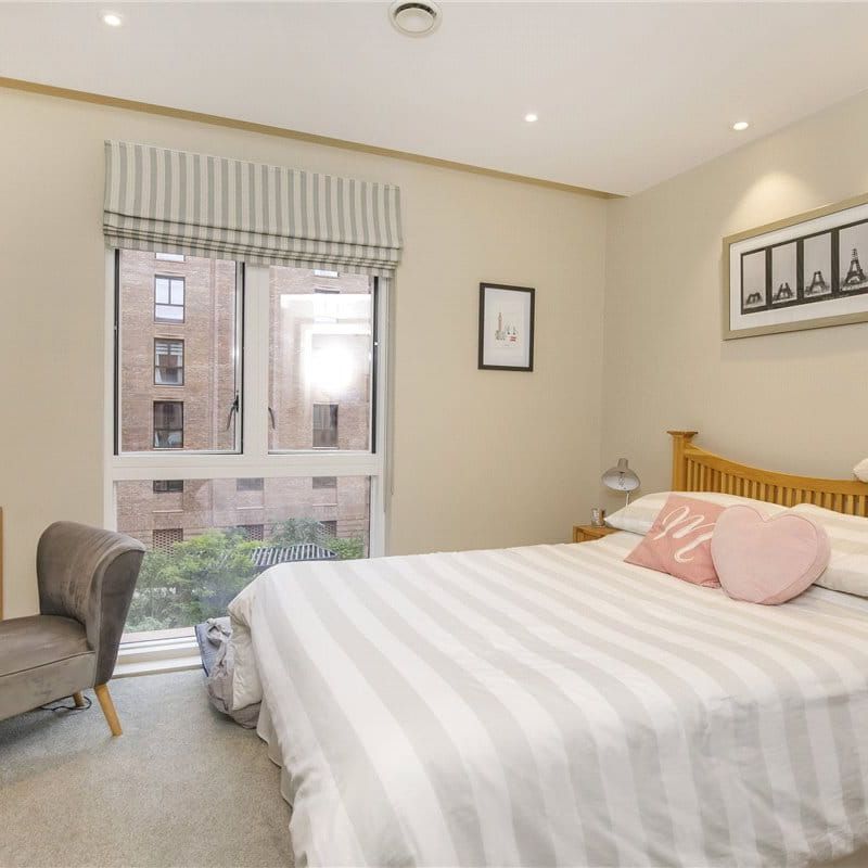 Stylish 2 bedroom part furnished apartment located in the Hudson Quarter development with allocated parking - Photo 1