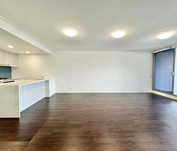 UNFURNISHED - Oversized 1 Bed Plus Study! - Photo 4