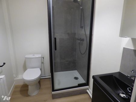 Dans le centre d'HEDE, Appartement DUPLEX au 2ème (et dernier étage) de 35 M² carrez, 42 M² au ... - Photo 5