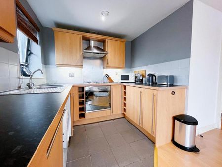 2 bedroom flat to rent - Photo 2