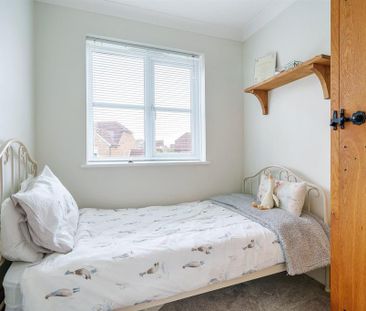 3 bedroom link detached house to rent - Photo 3