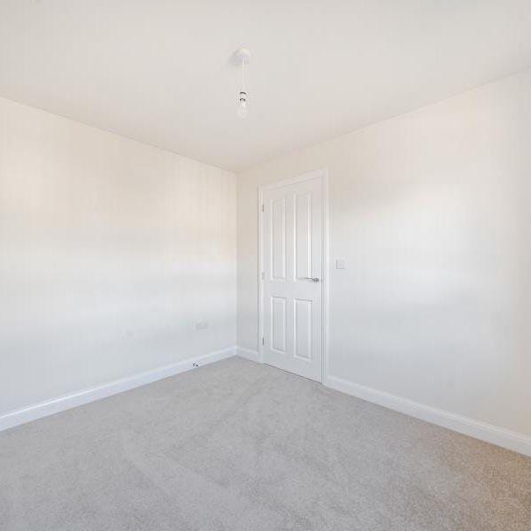 Ilex Drive, Fiddington Fields, Tewkesbury, Gloucestershire - Photo 1