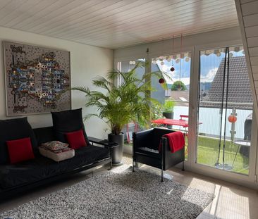 Moderne 3-Zimmer-Dachwohnung mit Balkon in Wettingen - Photo 2