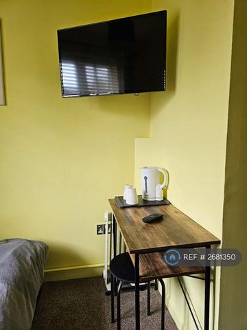 1 bedroom in a house share to rent - Photo 3