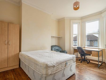 6 bedroom terraced house to rent - Photo 4