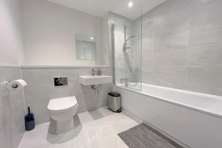 2 bedroom flat to rent - Photo 2