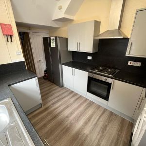 5 bedroom terraced house to rent - Photo 2