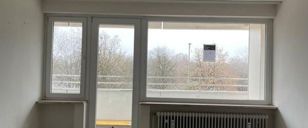 Frisch renoviert in Freimann! 2-Zimmer-Wohnung mit Einbauküche und Balkon - Photo 1