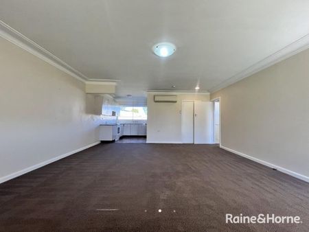 2/310 Armidale Road, Tamworth, NSW 2340 - Photo 4