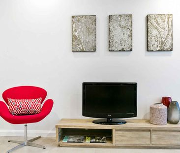 Stylish & Conveniently Located 1 x Bedroom Apartment - Photo 3