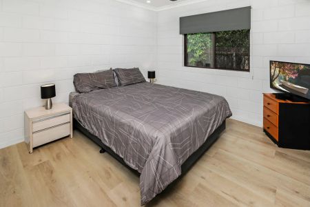 3-bedroom duplex in Trinity Beach - Photo 3