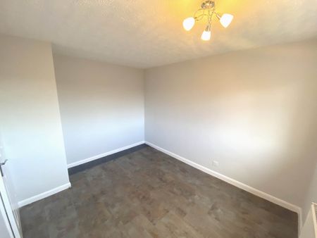 Price £2,300 pcm - Available Now - Unfurnished - Photo 5