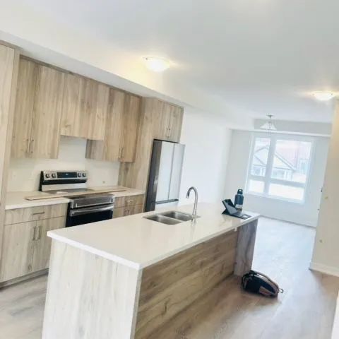Condo Townhouse For Lease | W9244379 - Photo 1