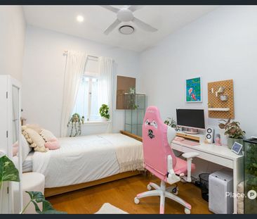 Charming Family Home - Photo 1