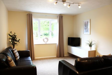 Town Centre, West Green, Crawley - Photo 2