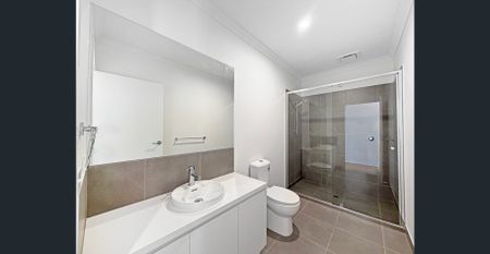 Get In Fast! - Photo 4