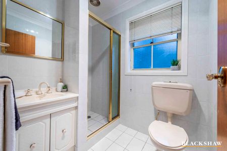 Charming Five Bedroom Family Home - Photo 5