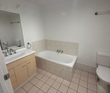 Light and airy ground floor Unit just a few minutes walk into Coola... - Photo 6