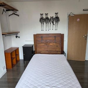 1 bedroom in a house share to rent - Photo 2