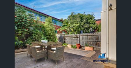 TERRIFIC TOWNHOUSE IN A FAMILY LOCATION - Photo 3