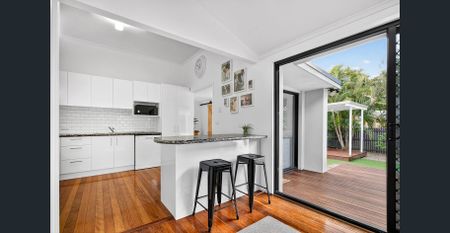 Spacious Family Home in a Quiet Corner Position - Photo 2