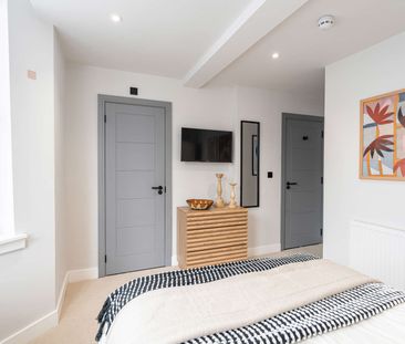 Luxurious 6 bedroom, all en-suite student house! - Photo 6