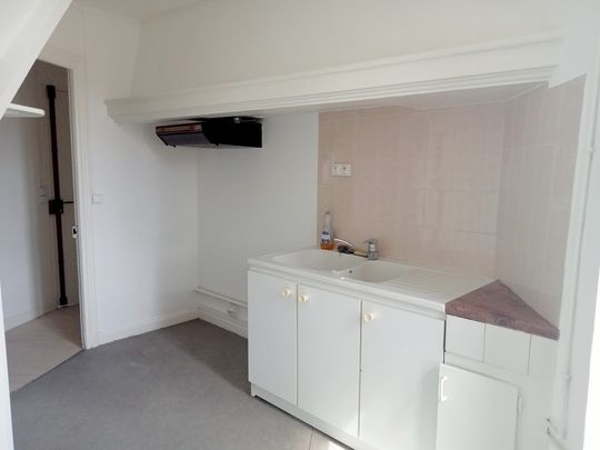 Location Appartement 3 pièces 69m² MONTMIRAIL 51210 - Photo 1