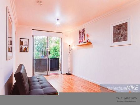 Centrally Located Apartment - Photo 4