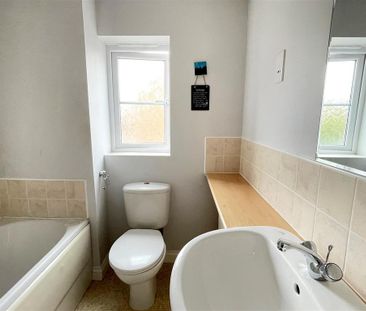 3 bedroom end of terrace house to rent - Photo 5