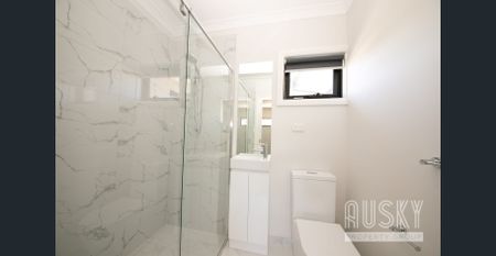 Modern Townhouse - Photo 5