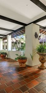 Iconic Art Deco Studio With Charm & Character - Photo 4