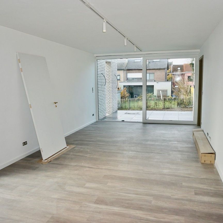 Nieuwbouw gelijkvloersappartement met 2 slaapkamers en tuin. - Photo 1