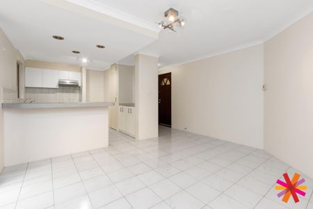 FANTASTIC 3 BEDROOM 2 BATHROOM TOWNHOUSE IN SOUTH PERTH! - Photo 2