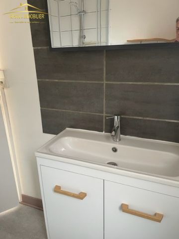CHARLIEU T2 1ER ETAGE - Photo 4