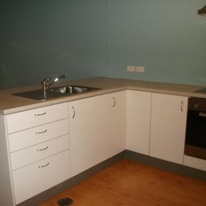 City Centre Studio Apartment - Secure and Great Location - Photo 2