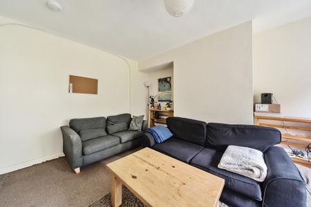 4 bedroom semi-detached house to rent - Photo 3