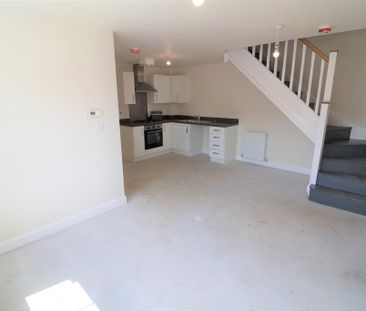 2 bedroom end of terrace house to rent - Photo 2