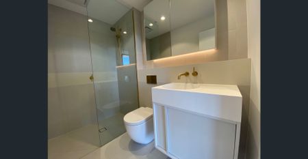 Stylish Living Meets Ultra Convenience - 2 BED - Photo 2