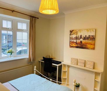1 bedroom in a house share to rent - Photo 3