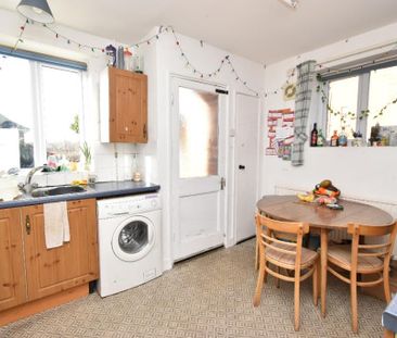 4 bedroom semi-detached house to rent - Photo 4