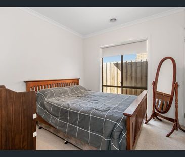 Modern Family Home in Prime Cranbourne North Location - Photo 5