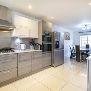 Collins Drive, Reading Collins Drive, Reading - Photo 2